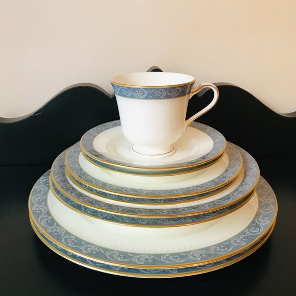 Set of China-blue white gold-Mikasa Chaucer Dinnerware Bone China(60 pc) - Picture 4 of 13